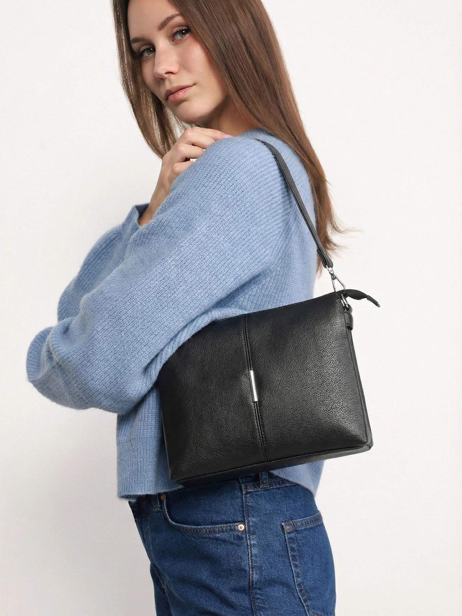 Сумка-кроссбоди с декоративным патчем в ассортименте